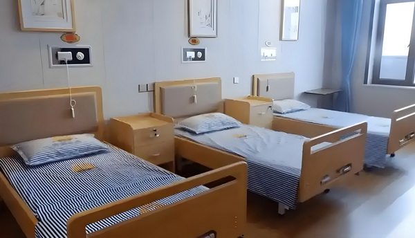应届生入深圳户口要排队吗_王欣瑜拒绝和裁判握手引发淡人人设塌房热议，网友破案：被逼急了 的养郊区老院环境清新